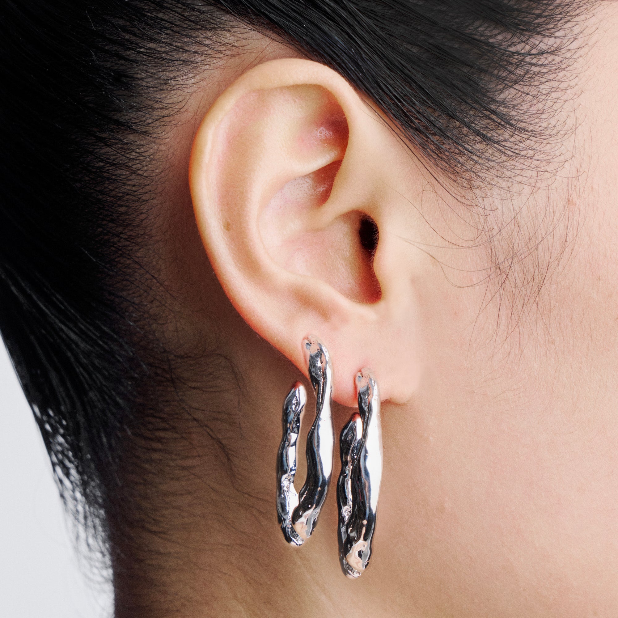 IRREGULAR OVAL DANGLE EARRINGS