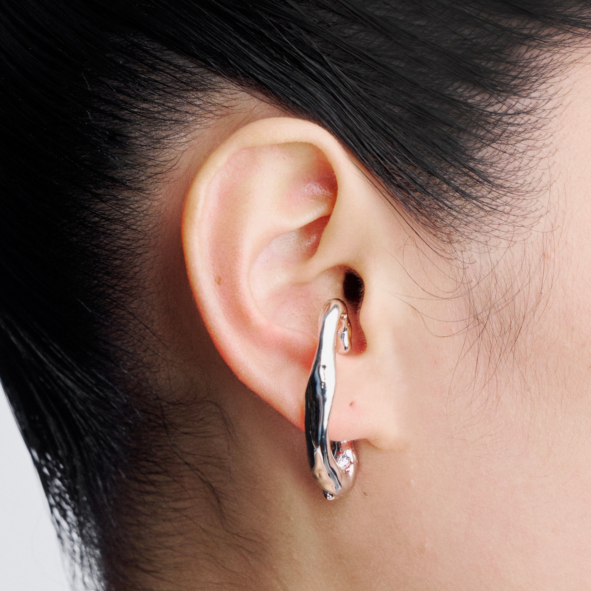 IRREGULAR OVAL EAR CUFF