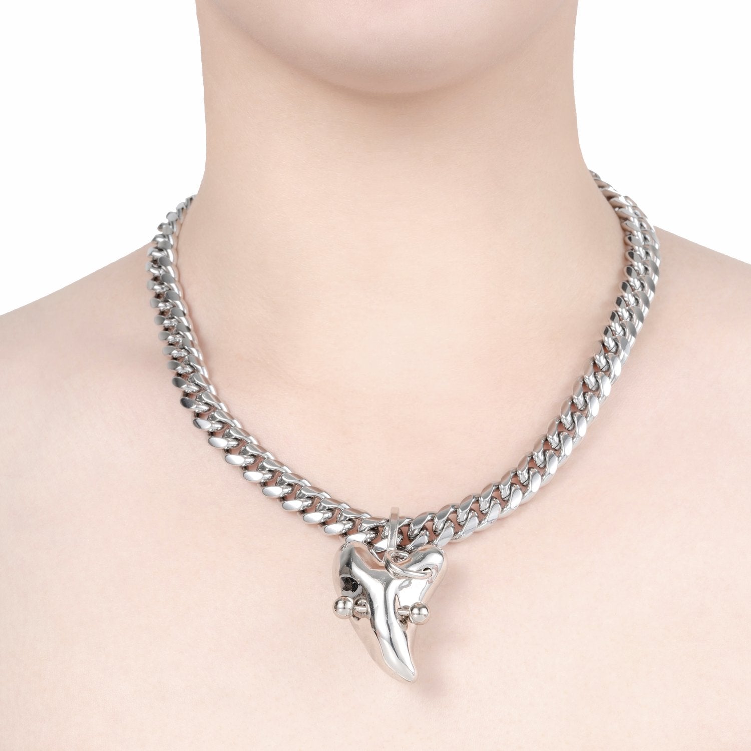 PIERCED HEART CHUNKY CHAIN NECKLACE