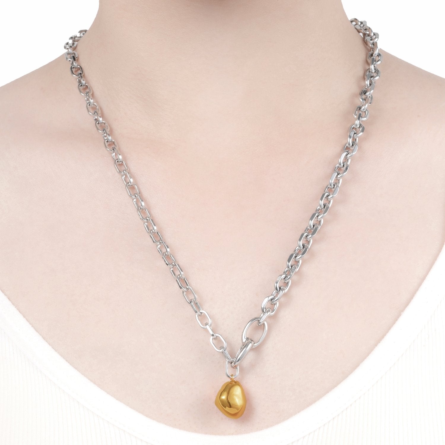 THREE-WAY PEARL NECKLACE