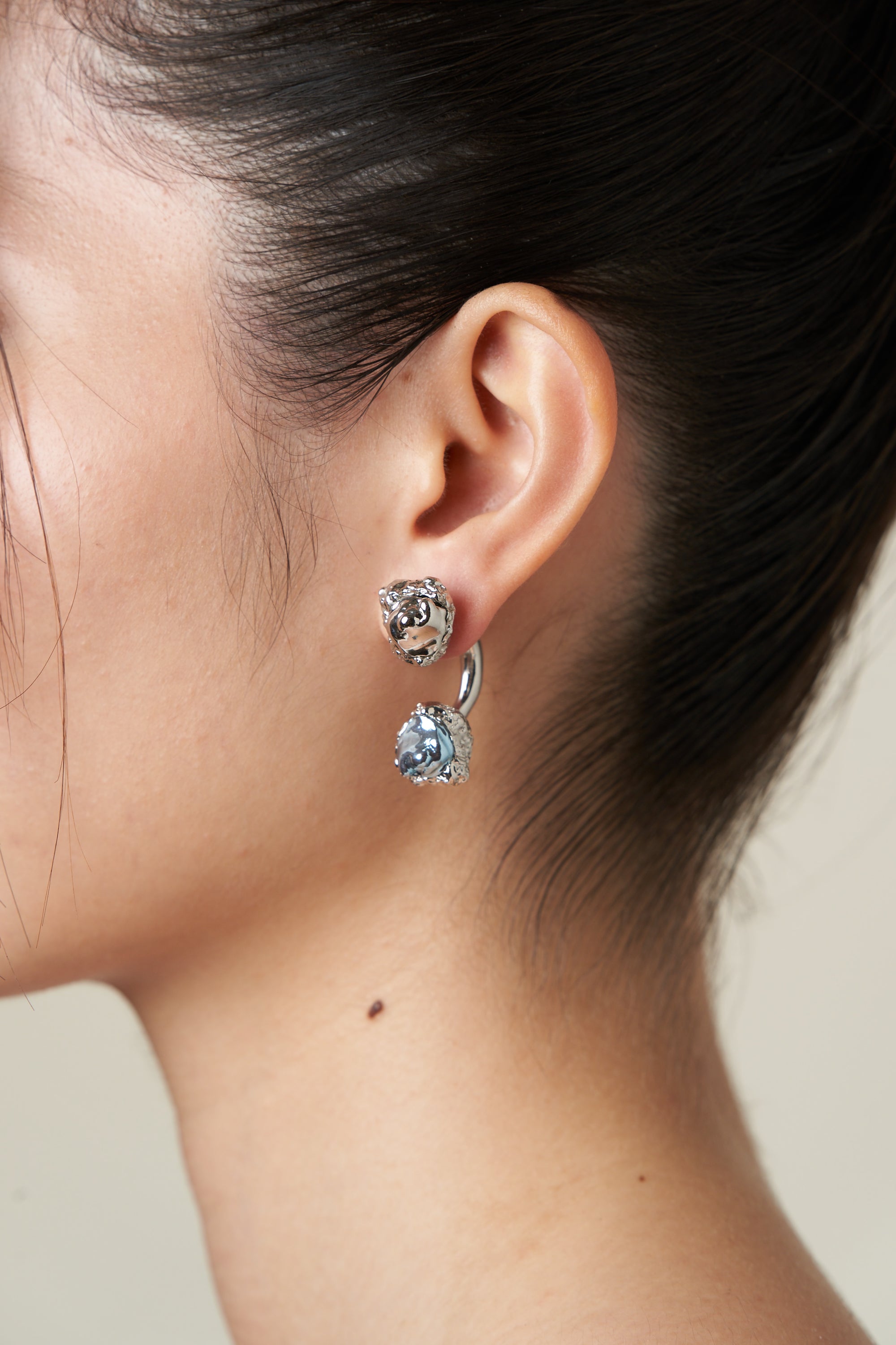 CURVED BARBELL LAVA SINGLE EARRING